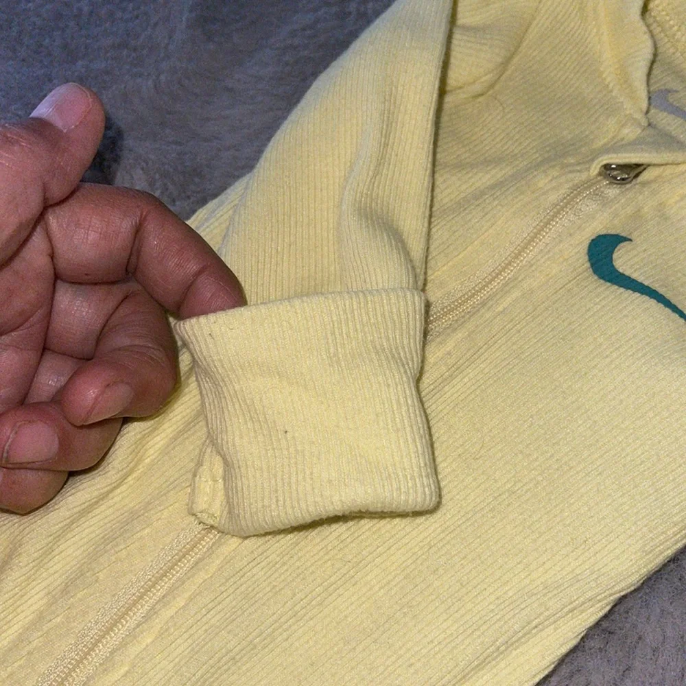 🌈 Nike Baby Boy Girl Sleeper Sz 6M Viscose Footed Pajama Yellow Soft & stretchy